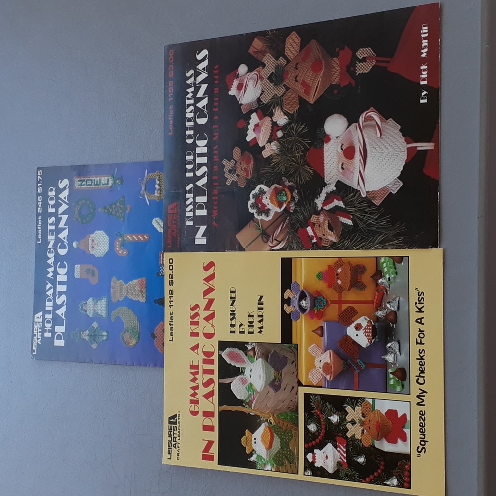COPY - Lot of 3 - Leisure Arts Craft Leaflets